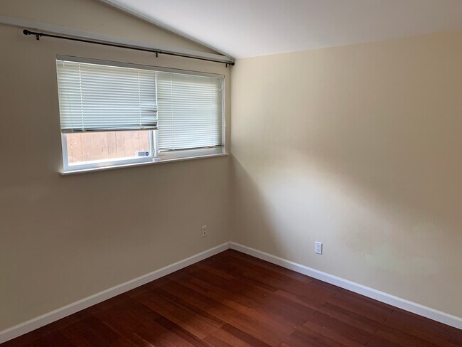 Foto del edificio - 1208 Manzano Way