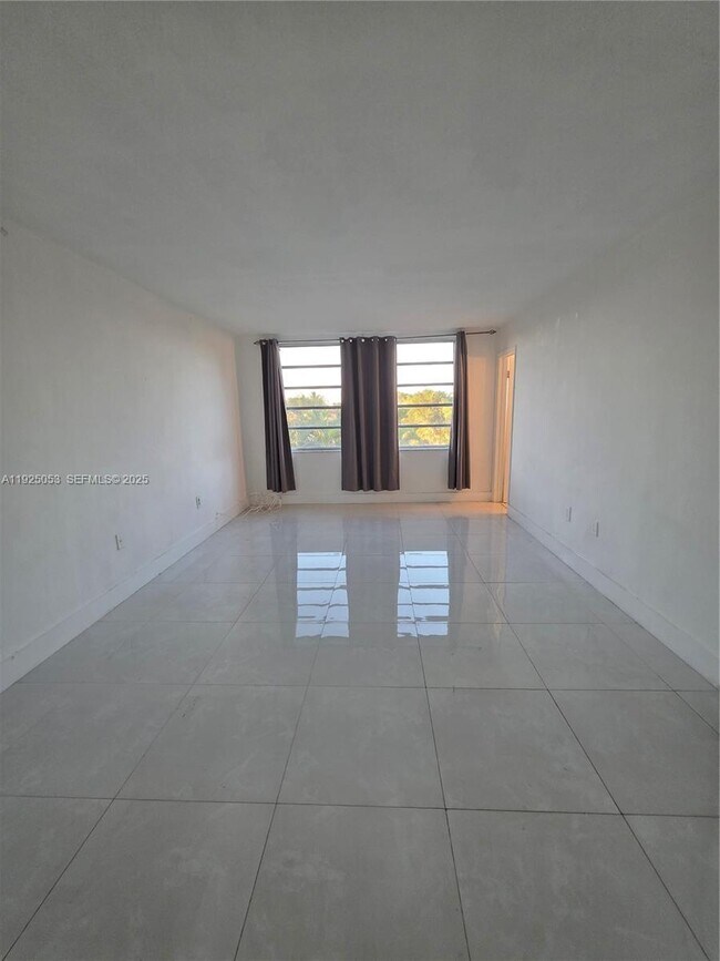 Foto del edificio - 1351 NE 191st St