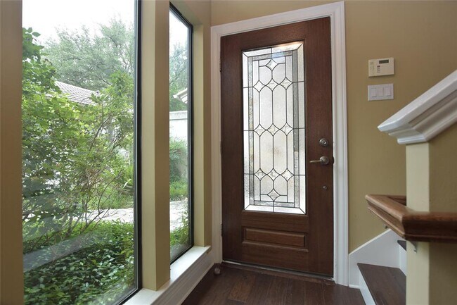 Foto del edificio - 503 Rock Bluff Dr