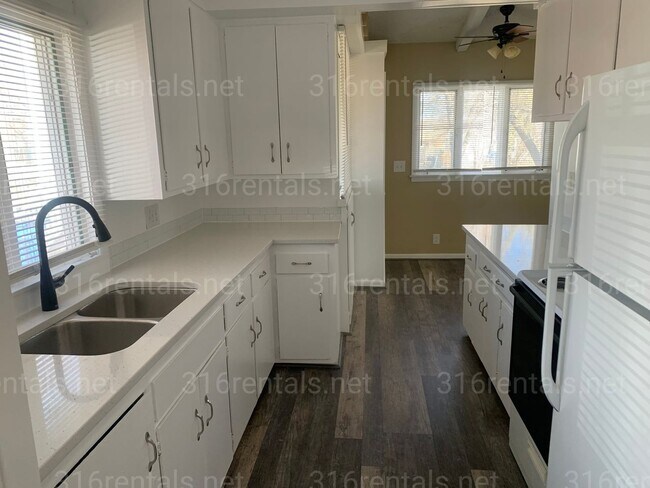 Foto del edificio - 830 N Pershing Ave