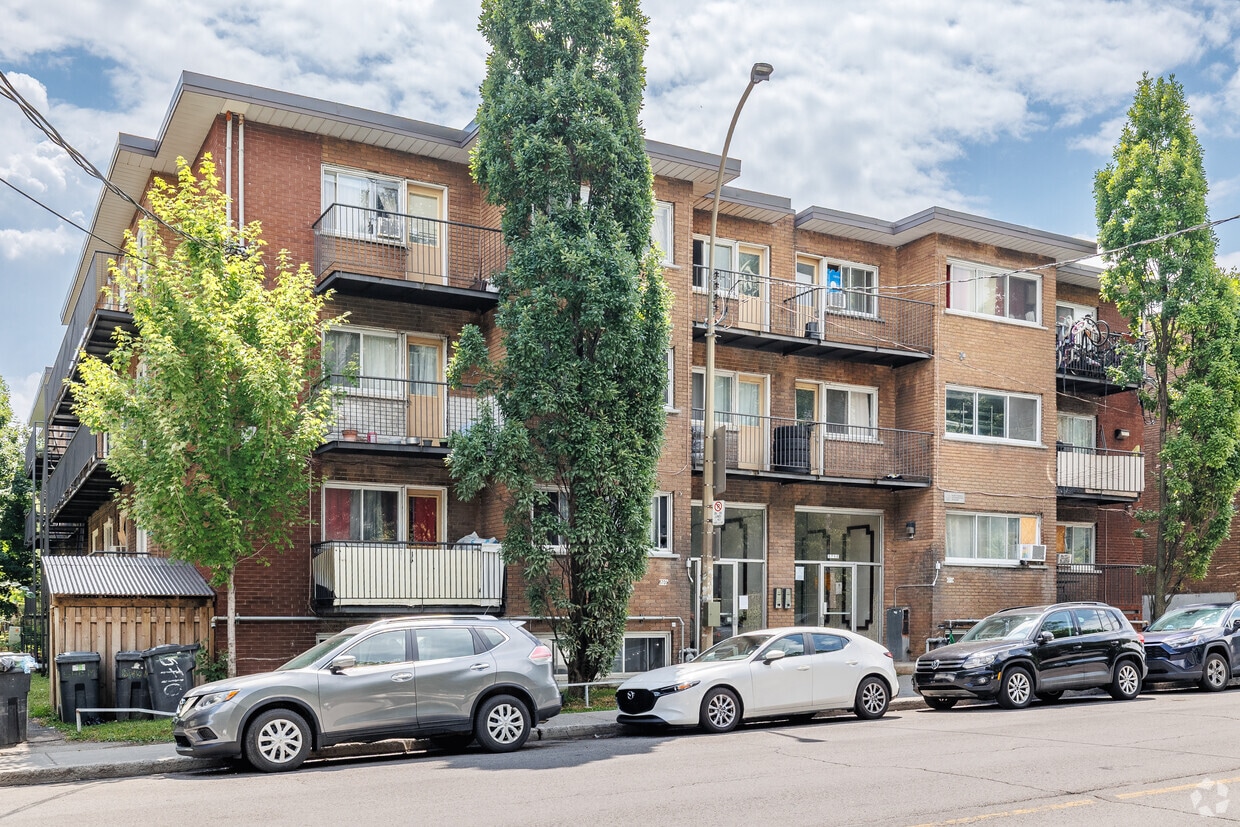 Building Photo - 5700 Rue De Salaberry