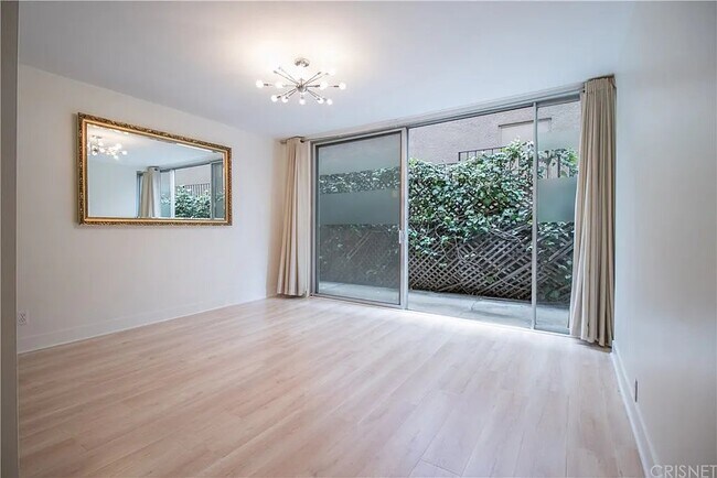 Foto del edificio - 7270 Hillside Ave
