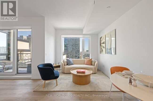 Building Photo - 101-101 Roehampton Ave