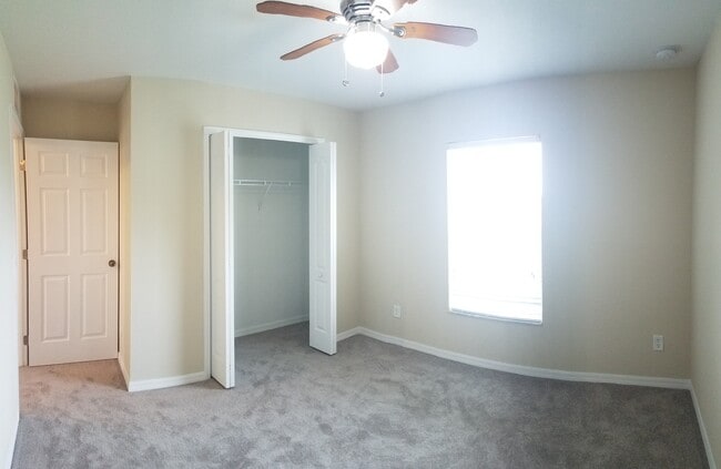 Foto del edificio - 429 Piper Ave