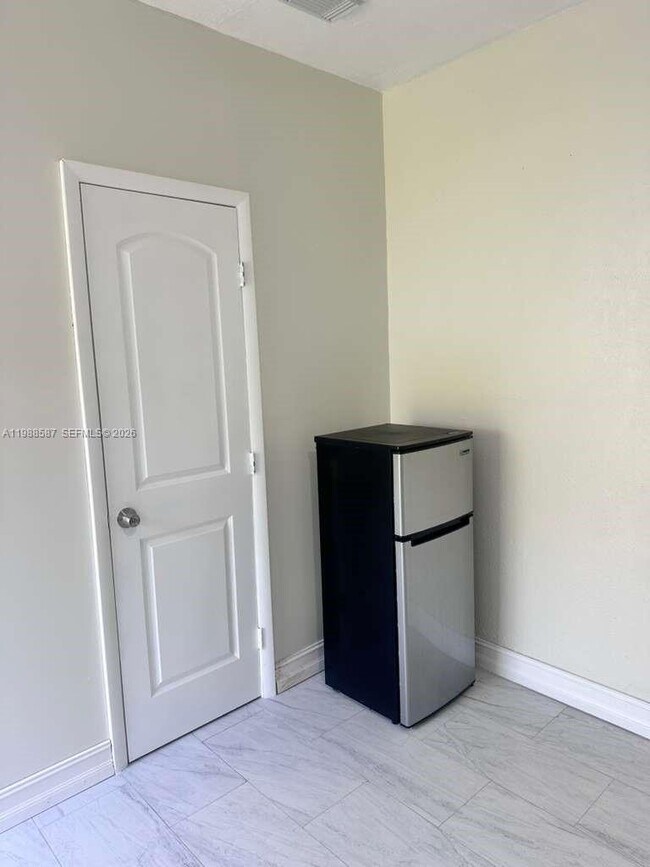 Foto del edificio - 14321 NE 4th Ave