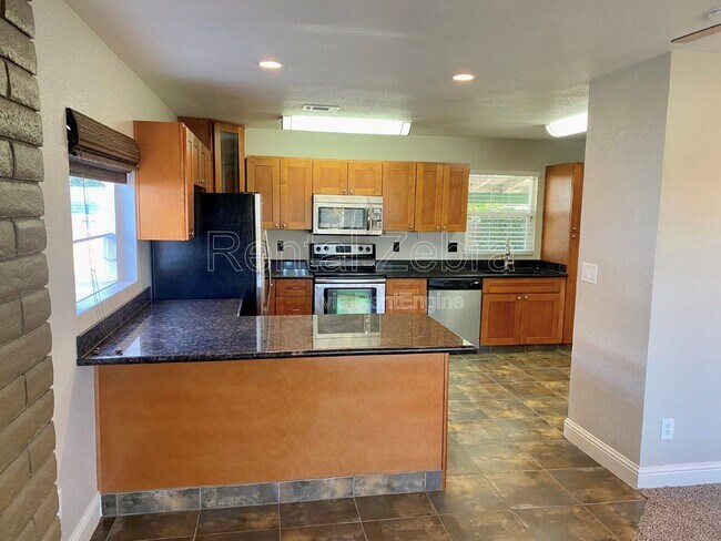 Foto del edificio - 1216 Rose Ave