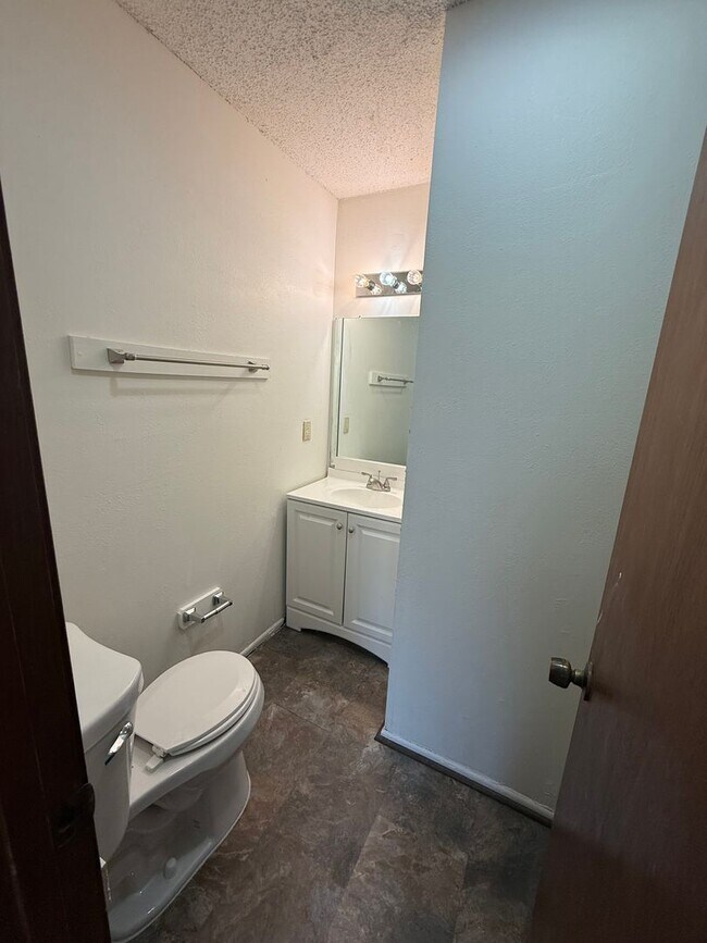 Foto del edificio - 1736 Jade Ave