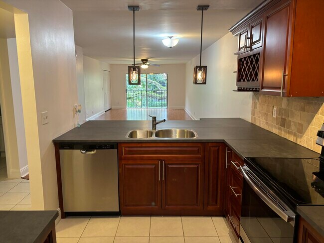 Foto del edificio - 2895 SW 22nd Ave