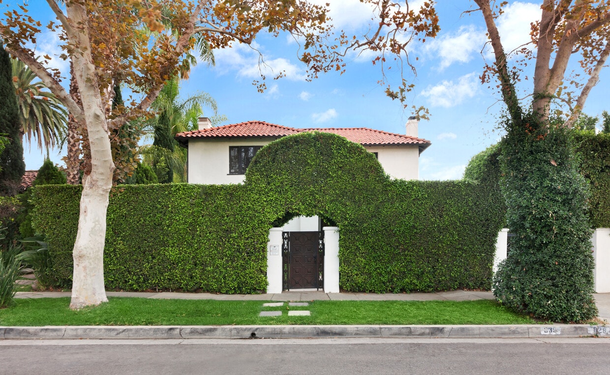 Primary Photo - 828 N Stanley Ave