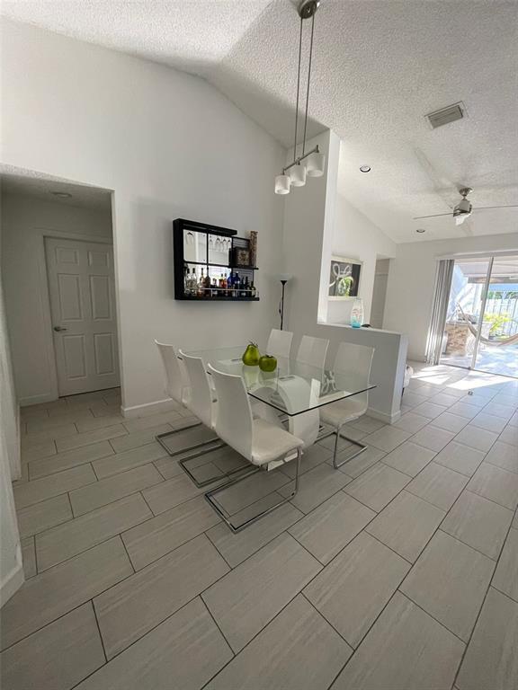 Foto del edificio - 755 Sand Creek Cir