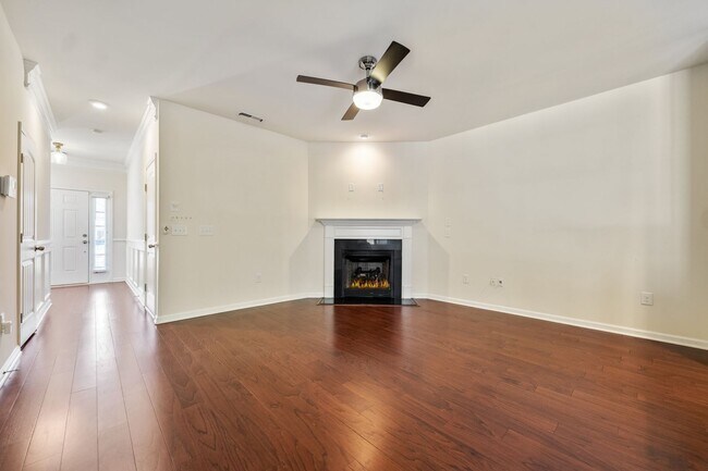 Foto del edificio - Lovely 3-bedroom End-Unit Townhome in Durham!