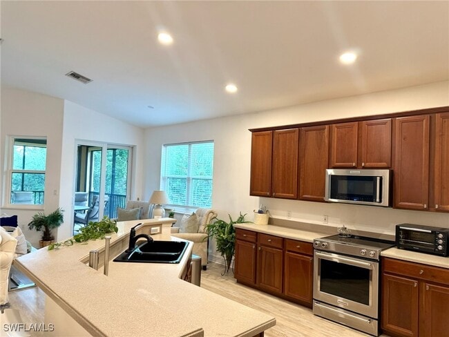 Building Photo - 1252 Rialto Way