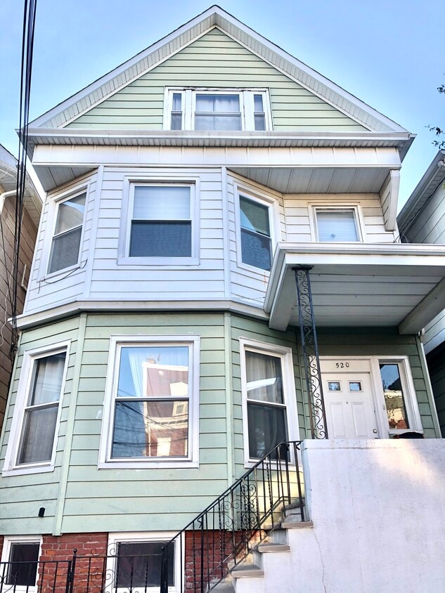 Front of House - 520 N 3rd St