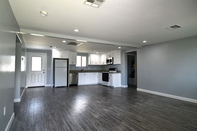 Photo - Within Walking Distance To Grand Canyon University House