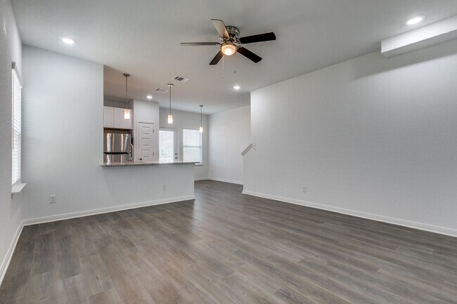 Foto del edificio - NEW CONSTRUCTION 3-BEDROOM, 2.5-BATHROOM T...