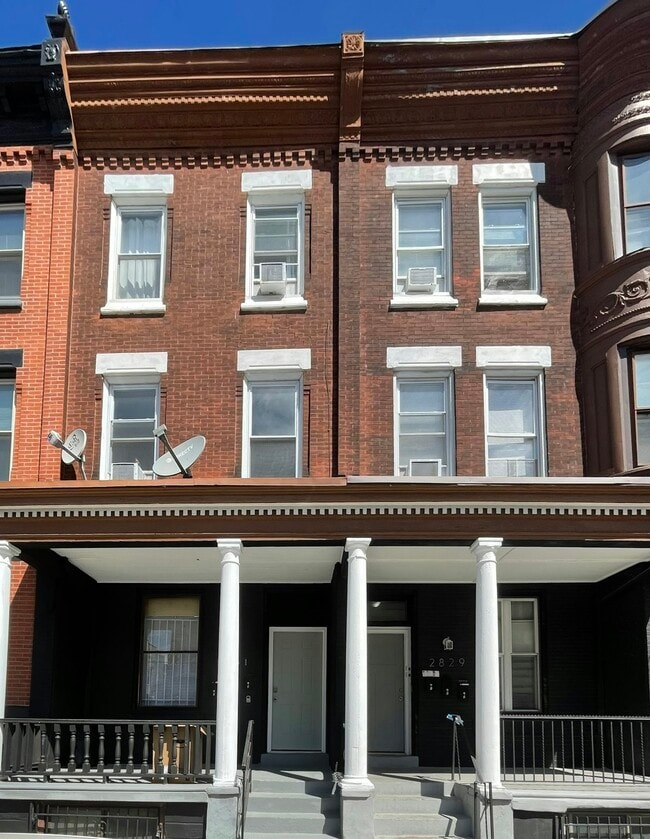 Building Photo - 2831 W Oxford St