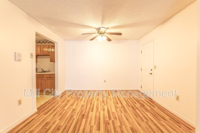 Building Photo - 8 Northbrook Dr