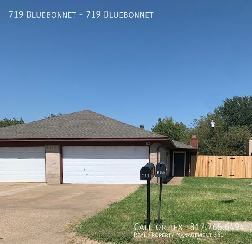 Foto principal - Freshly painted duplex in Keller ISD.