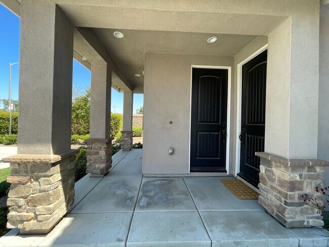 Foto del edificio - 5-Bedroom Home, Including In-Law Suite, in...
