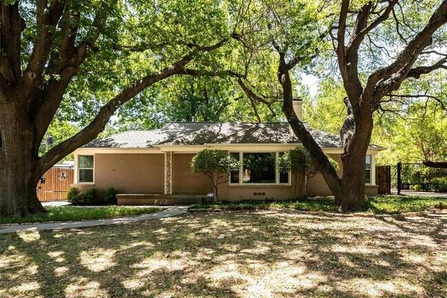 Foto del edificio - 3605 Park Ridge Blvd