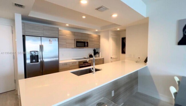 Foto del edificio - 121 NE 34th St