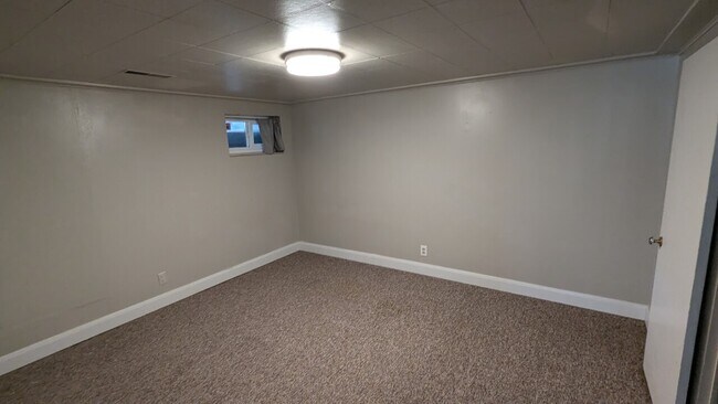 Building Photo - 710 W 600 S