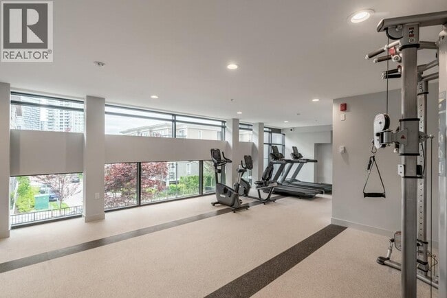 Photo du bâtiment - 750 Dogwood St