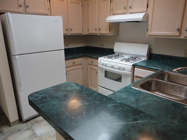 Building Photo - 4015 Newport Drive