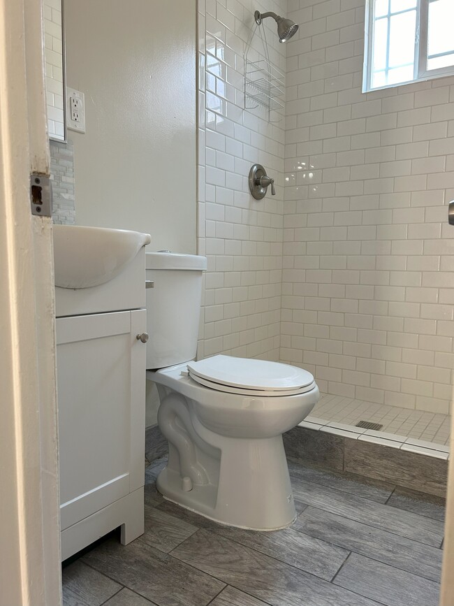 Bathroom - 609 W Imperial Hwy