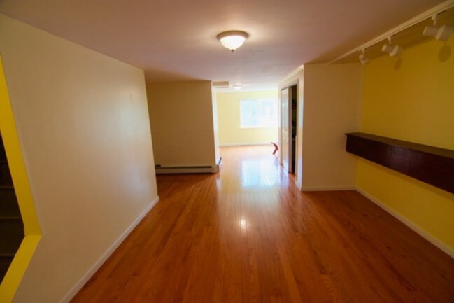 Building Photo - 317 Mosel Ave