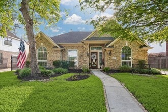 Building Photo - 16131 Castlegrove Ct