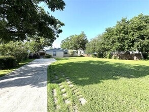 Building Photo - 1130 Bois D'Arc St