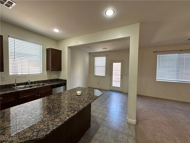 Building Photo - 1033 Pebble Lake St