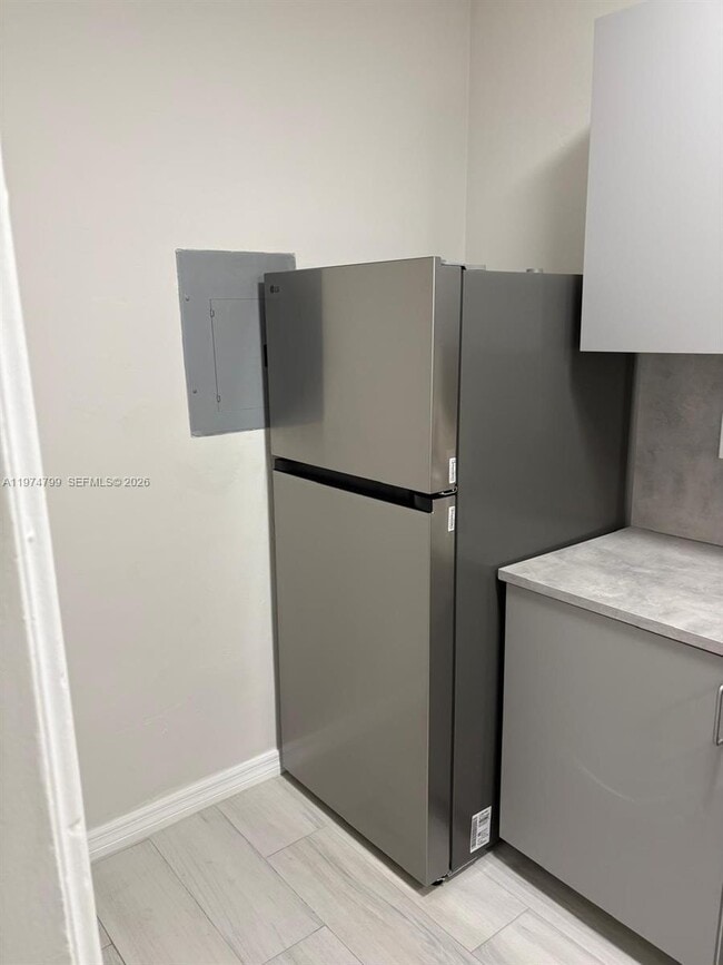 Building Photo - 510 Santander Ave