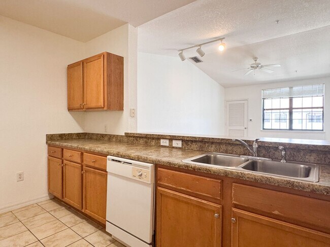 Building Photo - Spacious 1 bedroom overlooking pool at The Registry!