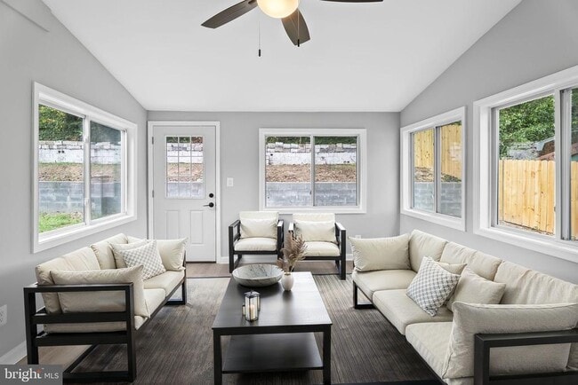 Building Photo - 5822 Brookview Dr