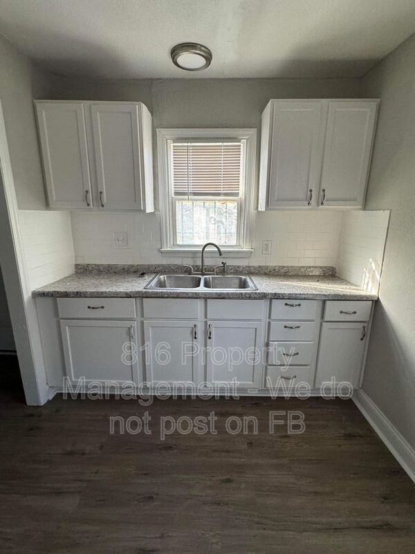 Building Photo - 5518 S Benton Ave