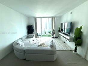 Building Photo - 951 Brickell Ave