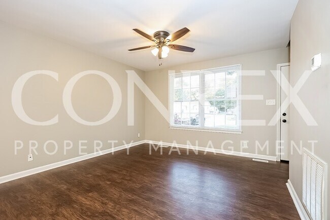 Building Photo - Stunning 3 Bedroom Home in Clarksville wit...