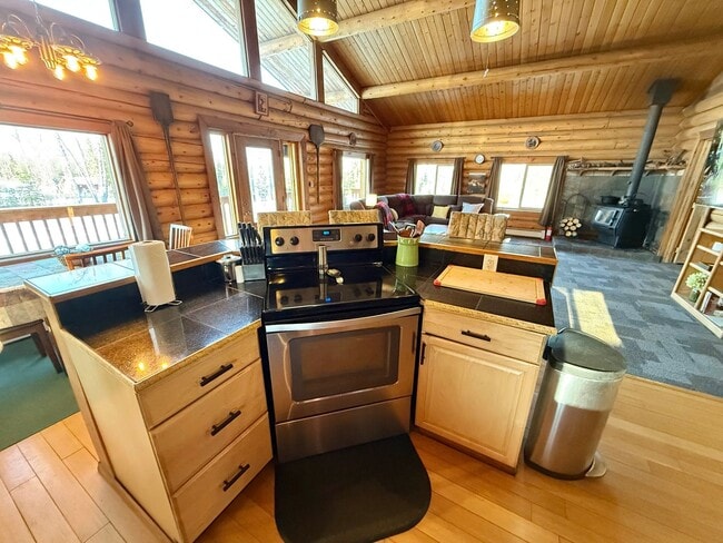 Building Photo - EXECUTIVE SUMMER RENTAL