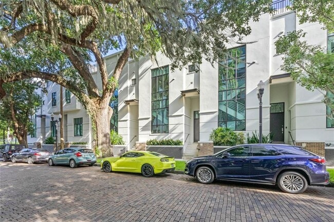 Foto del edificio - 460 E Jackson St