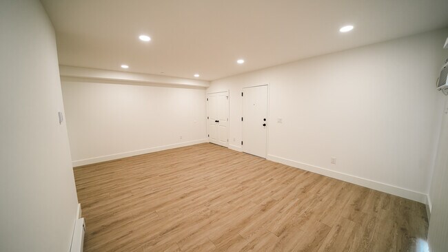 Massive Living Room Space - Southgate Gardens Apartments