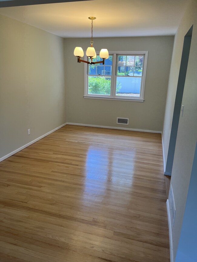 Building Photo - 96 Oakdene Ave