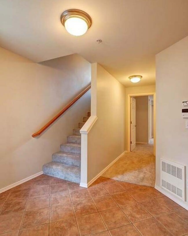 Building Photo - 3 bedroom in Edmonds WA 98026