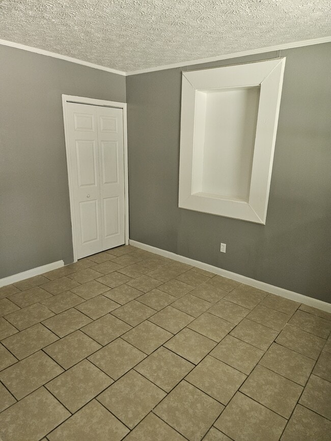 Building Photo - 122 Collinwood Ave