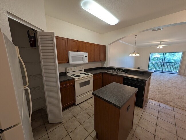 Foto del edificio - 2218 Portofino Pl