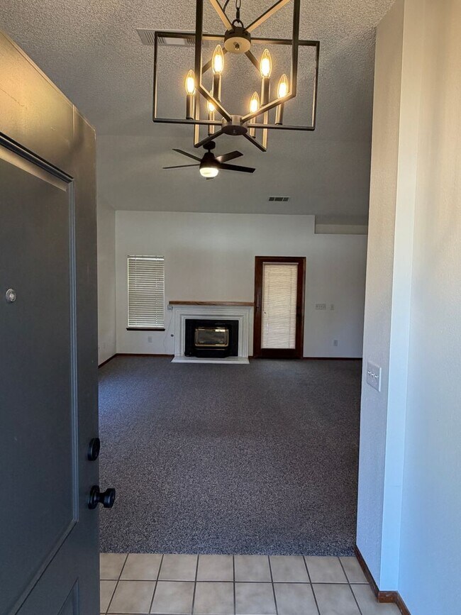 Foto del edificio - 5933 W Iris Ct