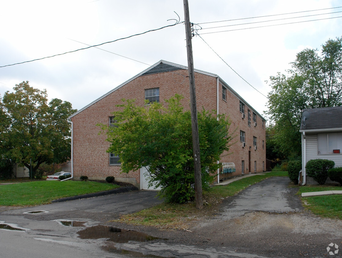 Building Photo - 735 Riverview Dr