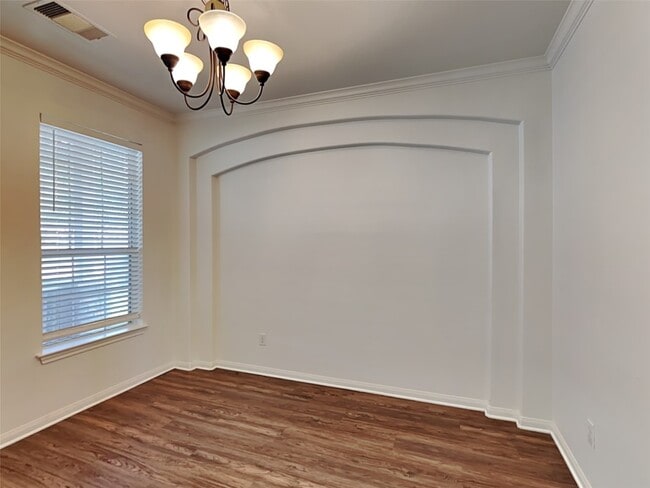 Building Photo - 2114 Wembley Way