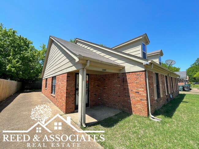 Building Photo - Updated Duplex Located on Mendenhall Road!